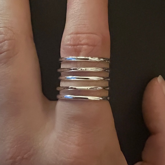 Stella & Dot stackable look, silver adjustable ring - Picture 2 of 7